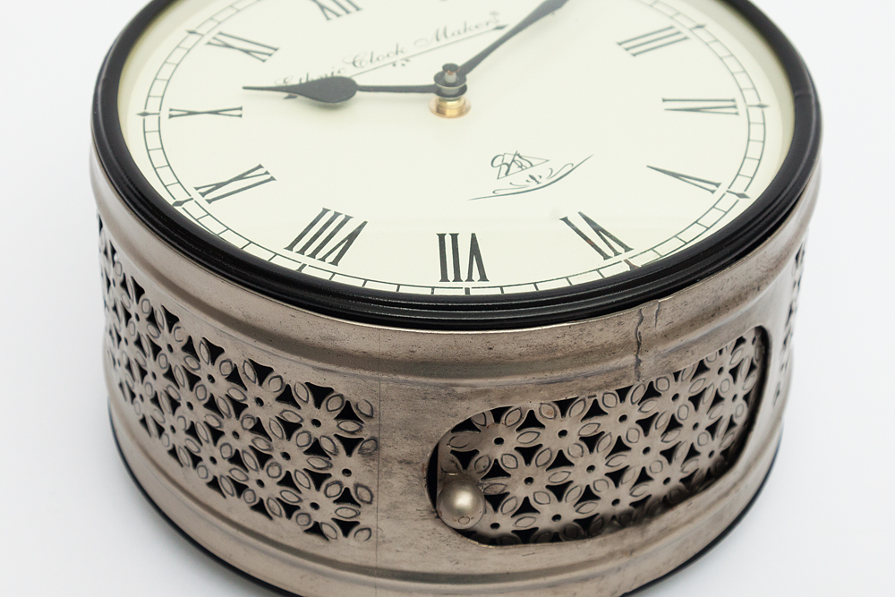 Clock secret. Секрет де Мейсон. Часы Secret. Часы с секретом. Часы иллюминатор Secret de Maison.